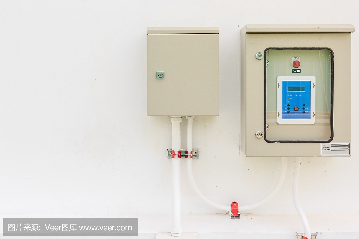 技術顯示在控制面板上的電器設備柜